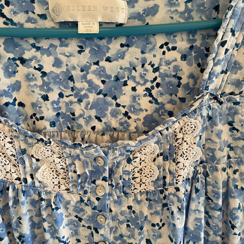 Pre owned Eileen West night gown EUC